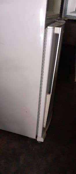 Dawolence Refrigerator DC invertor very good condition full size 5