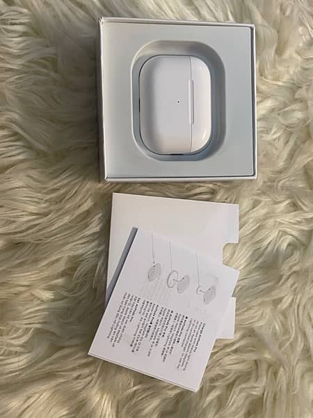 Apple air pods pro 2 ( 2nd Generation ) 7