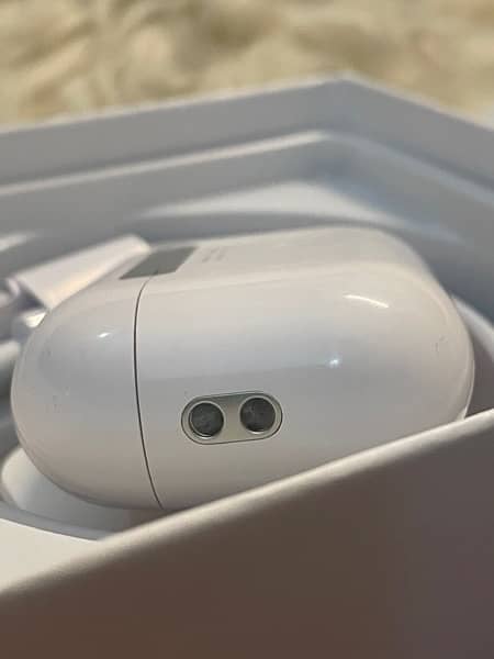 Apple air pods pro 2 ( 2nd Generation ) 8