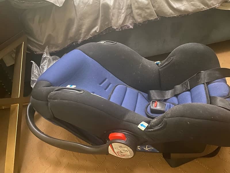 car seat 0