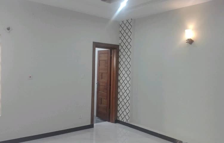 Flat available for rent 6