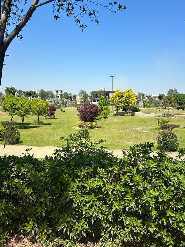 20 MARLA MOST BEAUTIFUL PRIME LOCATION CORNER FACING PARK 70 FEET ROAD RESIDENTIAL PLOT FOR SALE IN NEW LAHORE CITY PHASE 2 4