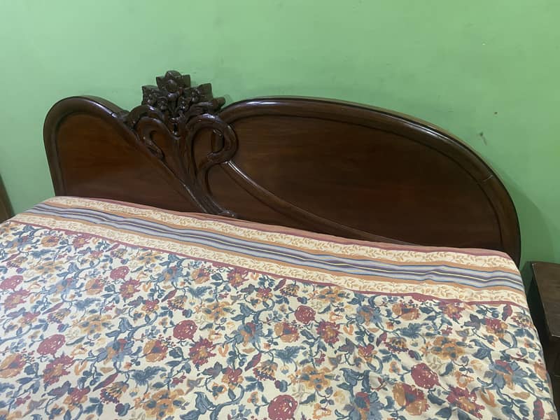 Elegent design Wooden Bed for Urgent Sale 1