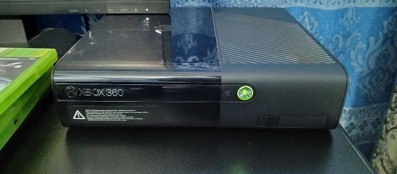 Xbox 360 super slim 2