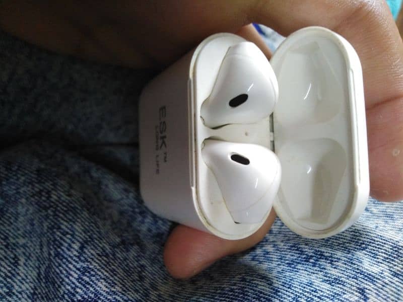 esk tm ear buds 4