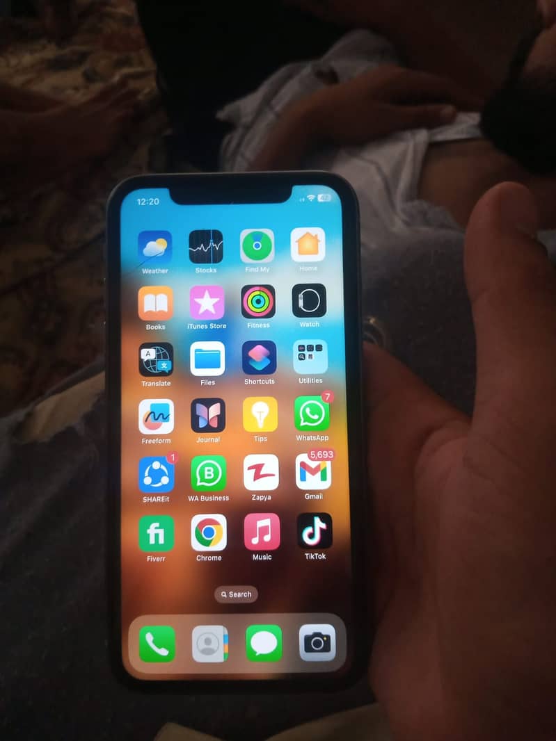 Iphone 11 With original charger 90% Health 4