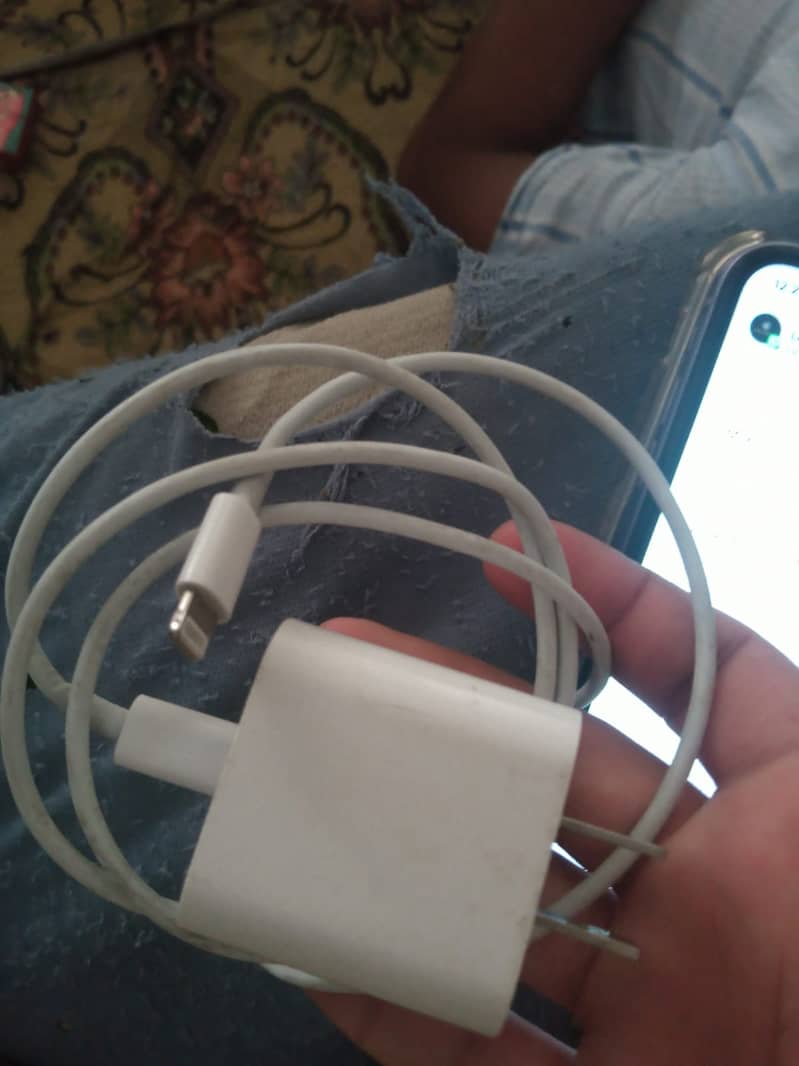 Iphone 11 With original charger 90% Health 7
