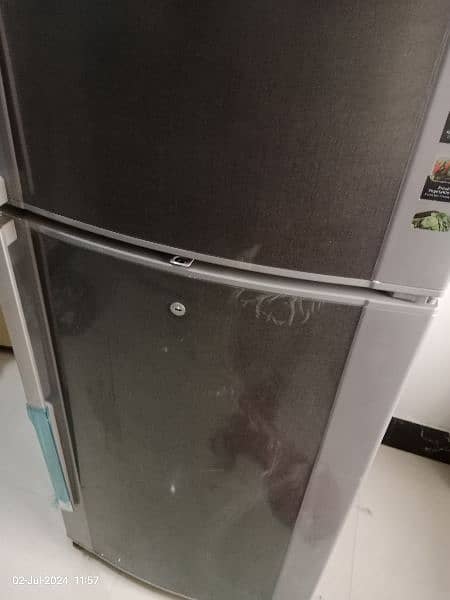 Fridge medium size for sale (dawlance} 1