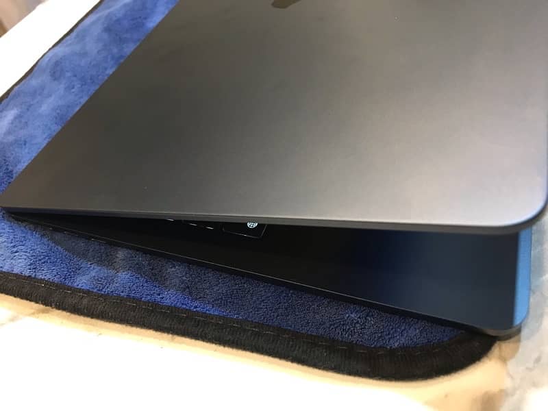 Apple Macbook Air M2  2022 argent for sale 3