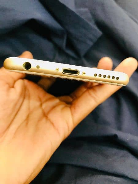I'm selling my iPhone 6 64gp only front glass crack 3