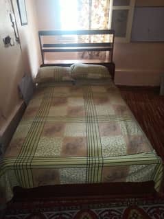 queen bed for sell