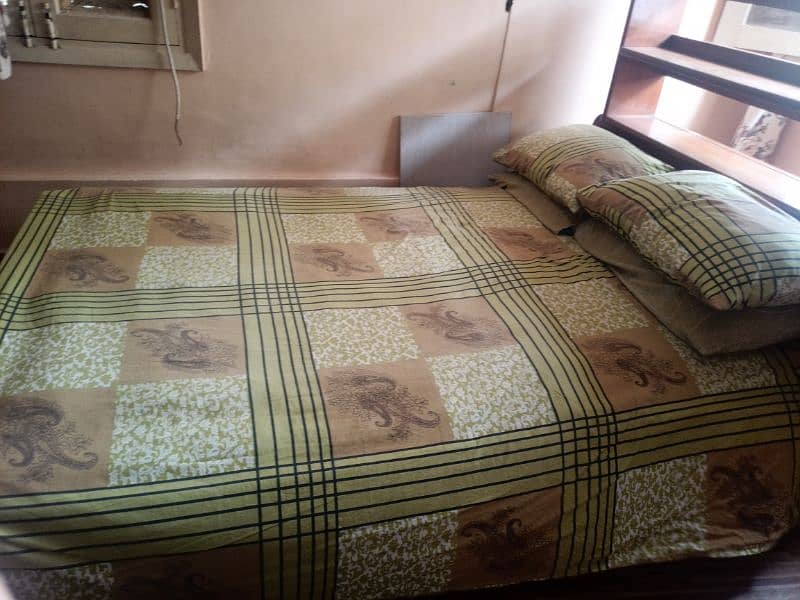 queen bed for sell 2