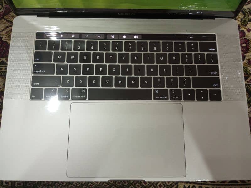 MacBook pro 2018 (15 inch) Core i9 32GB Ram 1TB SSD 3