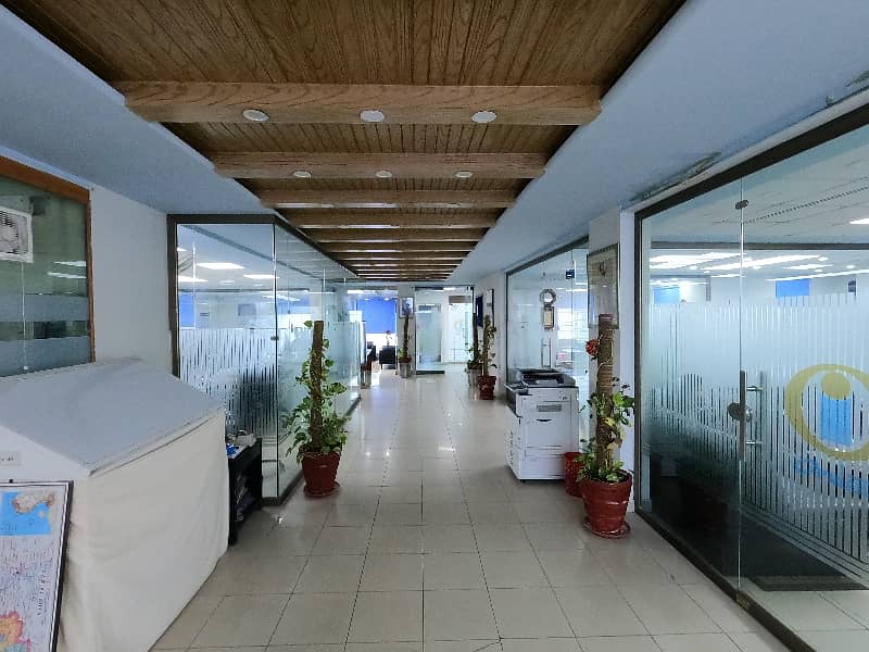 ANNUALLY COMMERCIAL OFFICE SPACE IN THE HEART OF THE CITY NEAR QALMA CHOCK 19