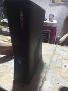 Xbox 360 black edition 500 GB with controller 0