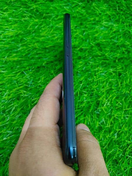 OPPO RENO 2 Z 8 GB - 256 GB WITH BOX AND CHARGER DUAL SIM PTA APPROVED 3