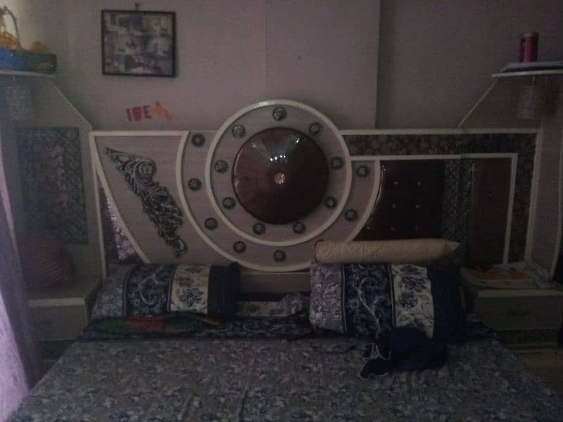 Urgent sale      Bedroom 4 pcs set only six months used 1