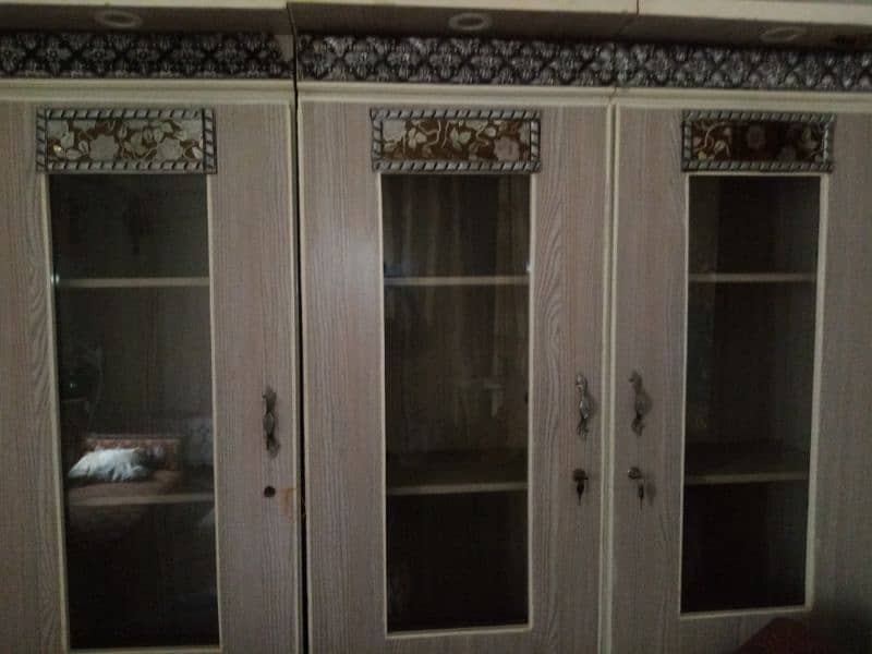 Urgent sale      Bedroom 4 pcs set only six months used 9