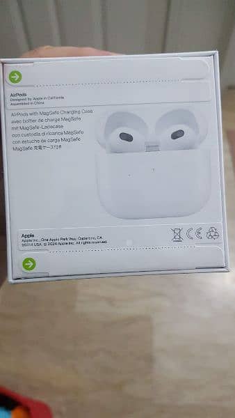 Apple AirPods (3rd generation) with megasafe charging case-Mediacenter 2