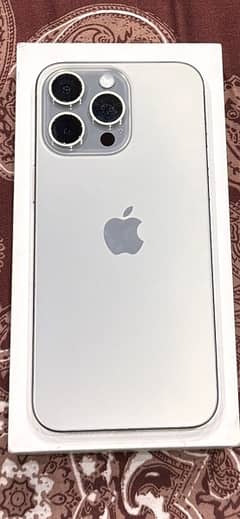 15 pro max Hk modell 2 sim 256 gb 10/10