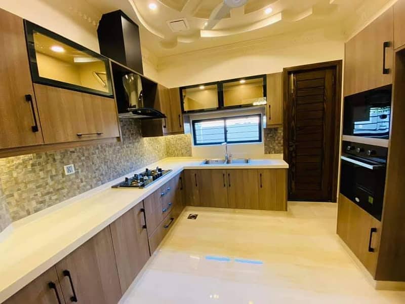 10 Marla New Luxury House For Sale In Bahria Town Lahore 12