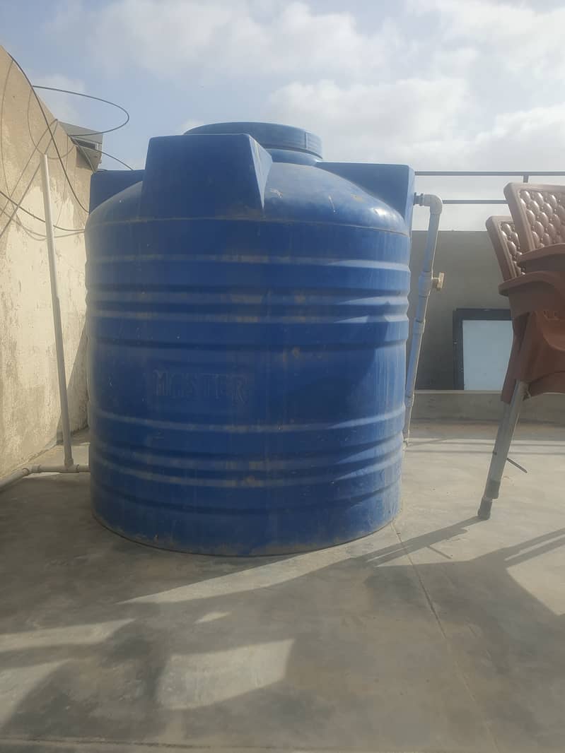 LARGE WATER TANK FOR SALE 650 litres 2