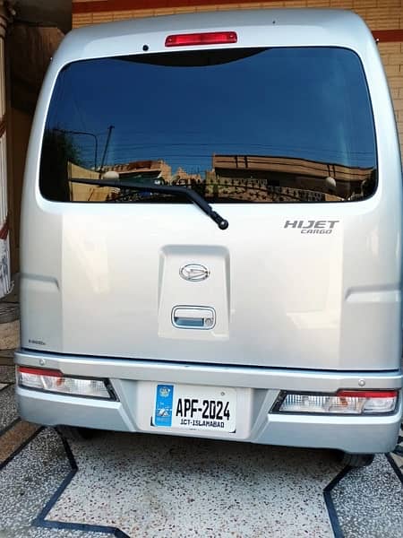 Daihatsu Hijet 2024 4