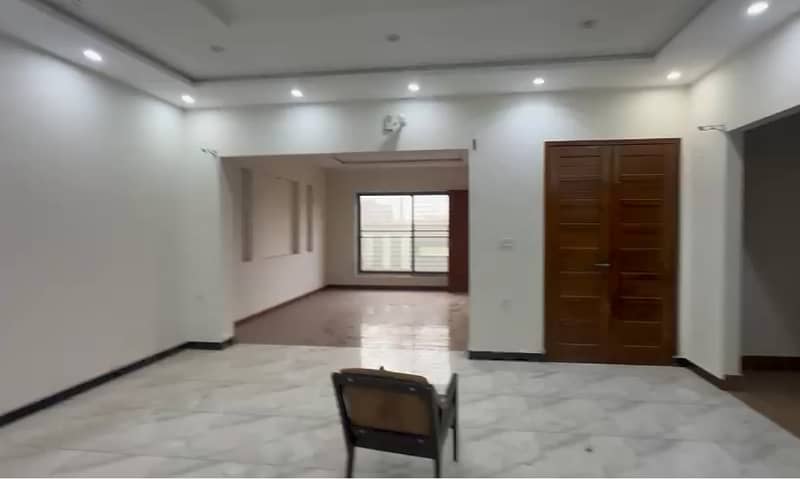 10 Marla Beautifull House Facing Park Lower Portion for Rent 2