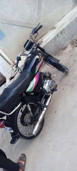 I am selling my Honda CD 70. . . . 2017 saf condition me 03162918168 2