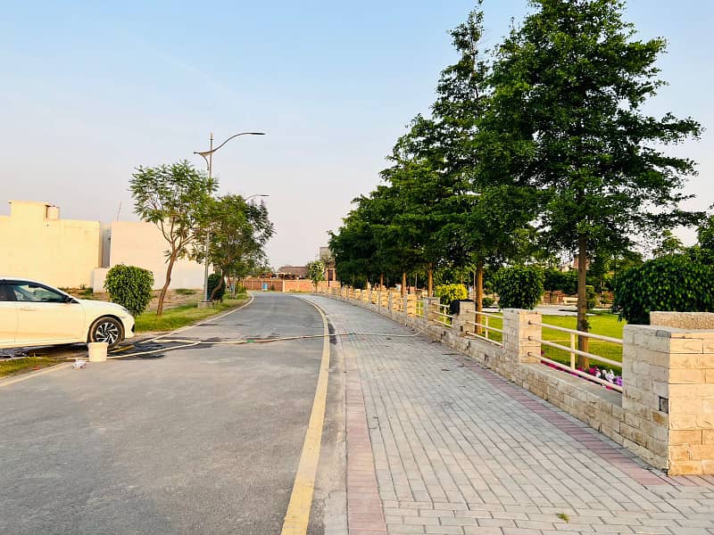 3 Marla Plots Available On Installment At Very Low Price In LDA Approved Society 4