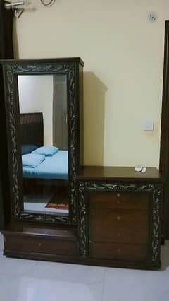 Wooden Dressing Table in Good Condition 0