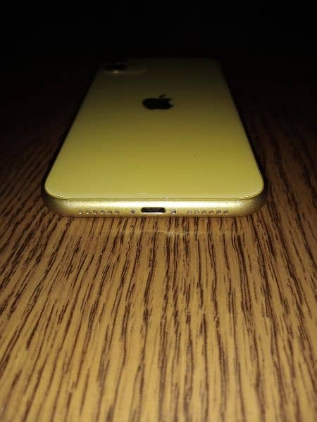 iphone 11, Yellow colour, JV 5