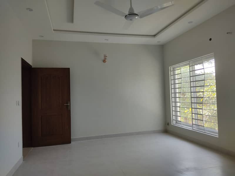 Brand New 1 Kanal Full House Available For Rent 8