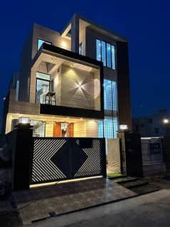 10 MARLA BRAND NEW Luxury Latest Ultra Modern Stylish House Available For Sale In Lake City Lahore. With 7 Bedrooms Original Pics
