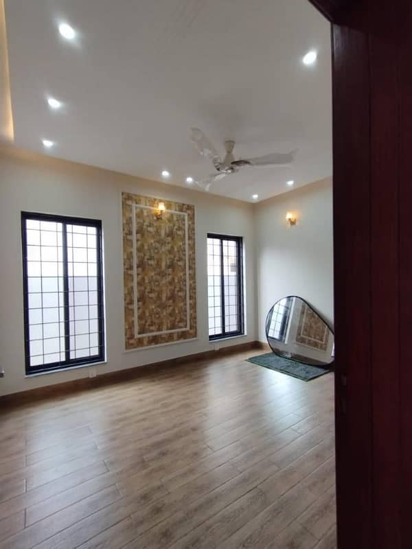 10 MARLA BRAND NEW Luxury Latest Ultra Modern Stylish House Available For Sale In Lake City Lahore. With 7 Bedrooms Original Pics 9