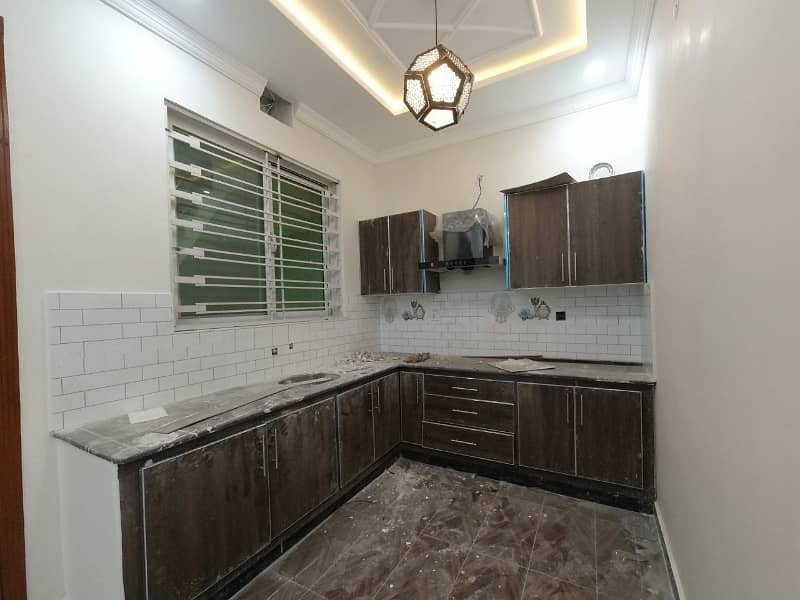Book On Excellent Location House Today In Peshawar Road 19