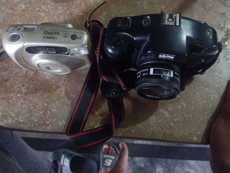 2 rear cameras Akita and yashica best condition 2