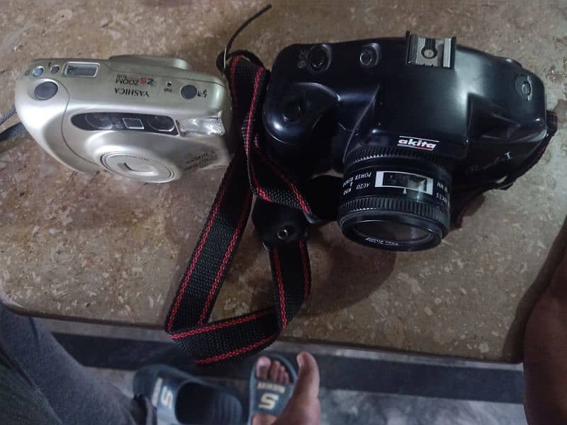 2 rear cameras Akita and yashica best condition 3