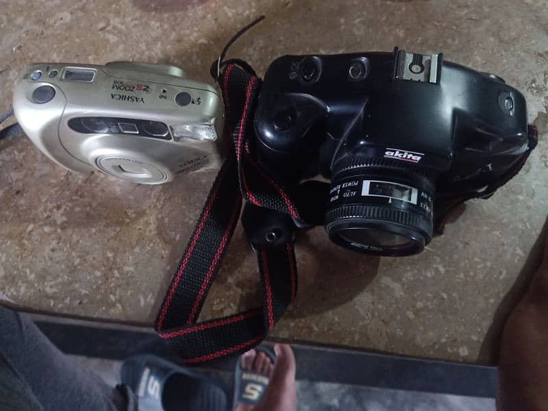 2 rear cameras Akita and yashica best condition 4