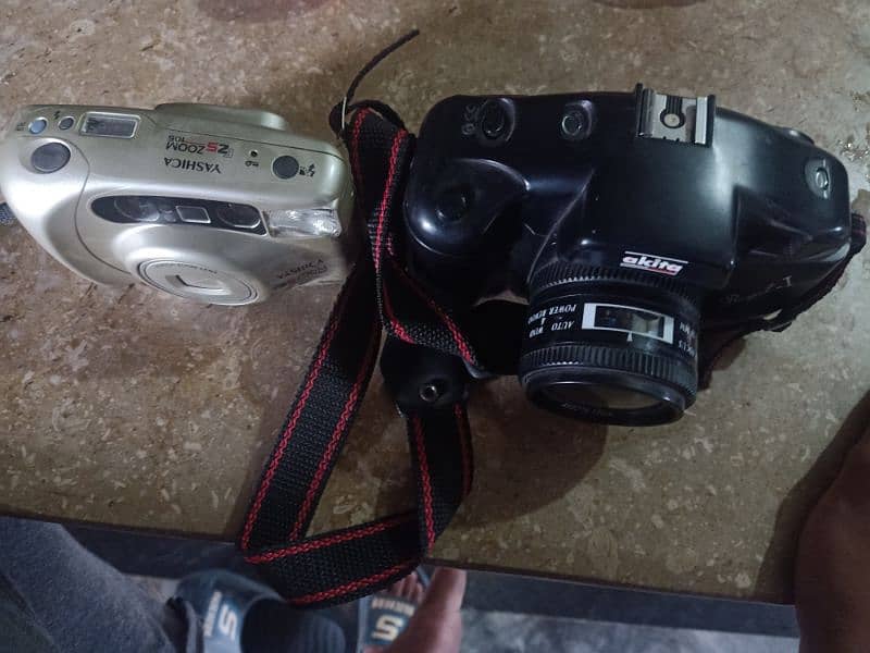 2 rear cameras Akita and yashica best condition 5