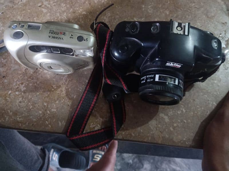 2 rear cameras Akita and yashica best condition 6