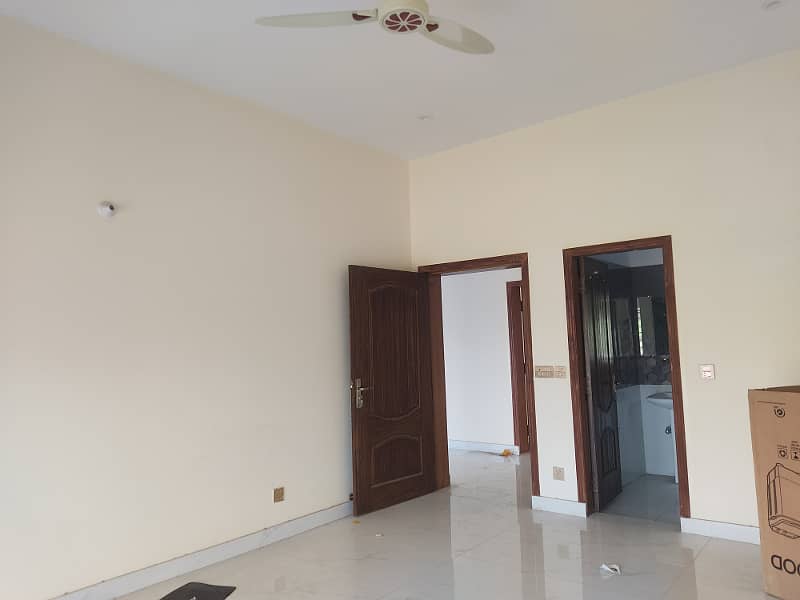 10 Marla Independent House Available For Rent 8