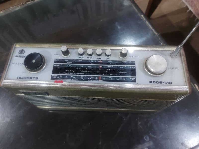 1970's Roberts R606-MB Radio 0