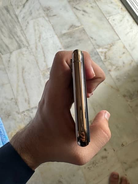 IPHONE XS GOLD 1