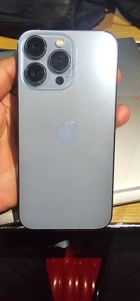 i phone 13 pro 9/10 condition only kit 2