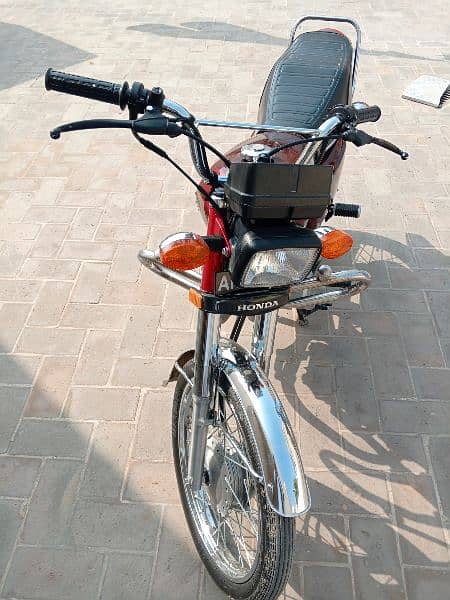 Honda cg 125 Model 2022/2023,all Punjab number ,first owner 3