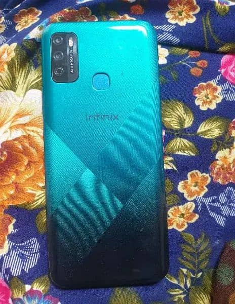 Infinix hot 9 play 64 Gb storage Phone ki screen crack ha baqi sab ok 0