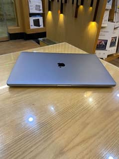 16/512 32/1tb Apple MacBook Pro scrathless