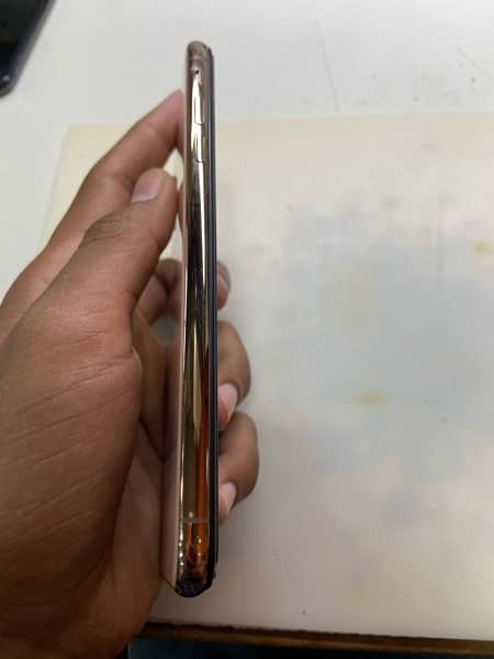 iphone xsmax 64gp condition 10/8 lcd change pta approved 2