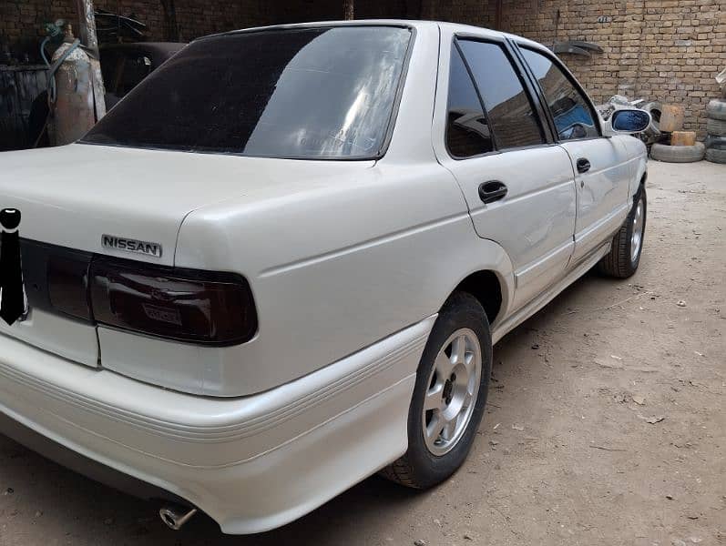 Nissan Sunny 1990 4